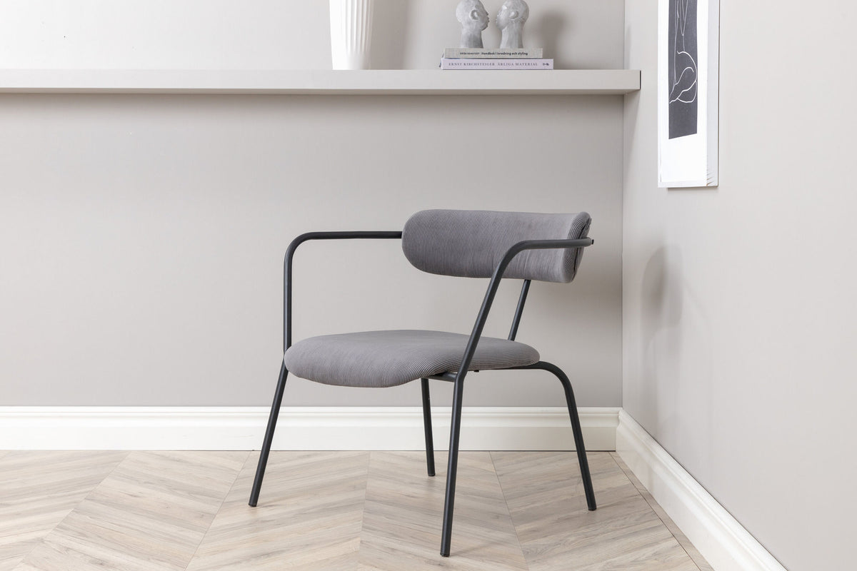 Poltrona Duffy – Singola con Struttura Nera e Rivestimento in Corduroy Grigio
